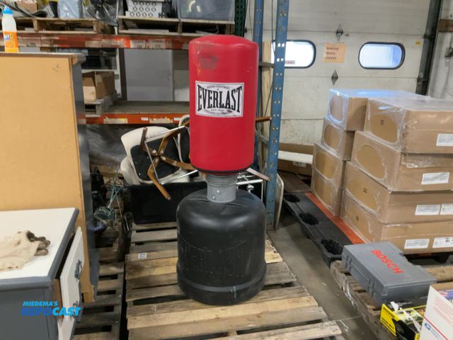 Lot 2-67489 - everlast boxing UFC or kick boxing dummy and 2 sets of misc weights