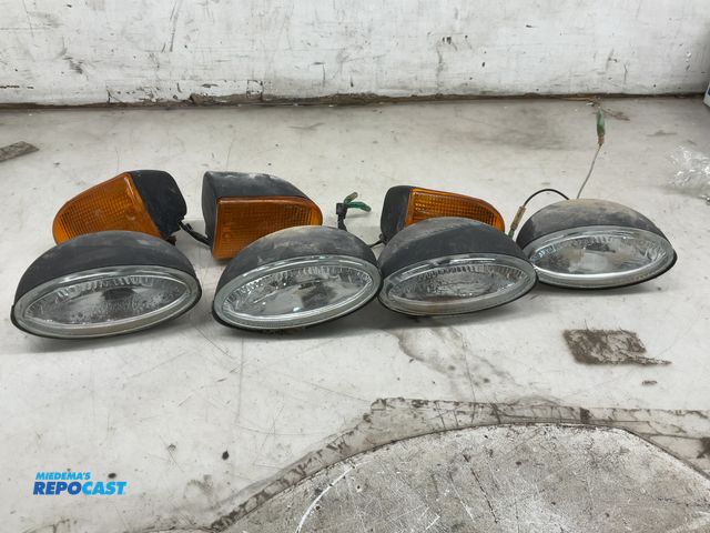 Lot 2-18071 - Lot of various plow truck lights