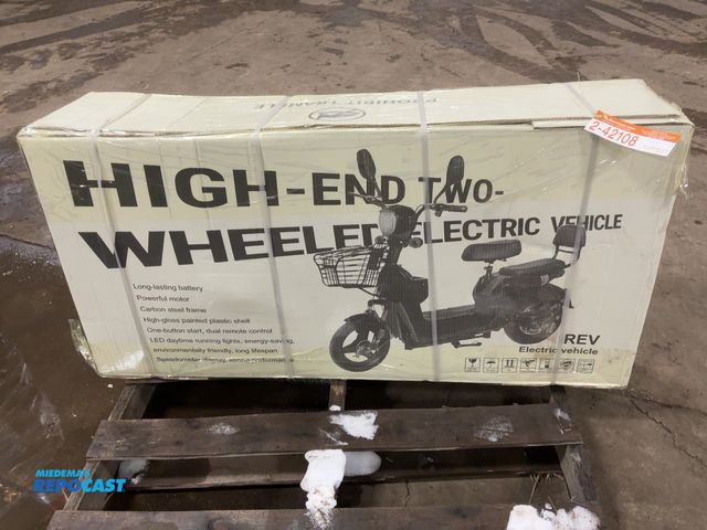Lot 2-42108 - New SDLANCH IREV Electric Scooter, Battery Operated, Steel Frame, Painted Plastic Shell, LED Running...