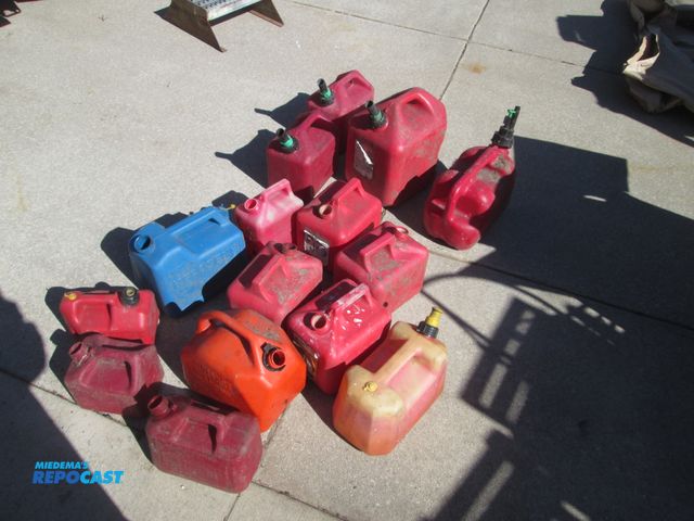 Lot 2-16963 - lot of (15) Gas Cans - various sizes - from 1gal. to 5gal