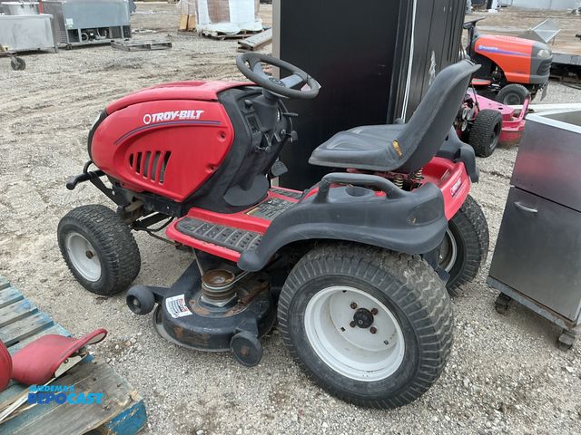 Lot 2-40538 - Troy-bilt 18500014AB8P9H063 Riding Lawn Mower (1) red Troy-bilt lawn tractor 22hp pedal drive and cr...