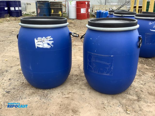 Lot 2-62993 - lot of (2) 25 gallon blue plastic barrels with 2 removable lids and locking rings. clean inside. con...