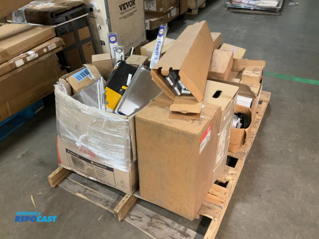 Lot 2-69101 - Skid lot of miscellaneous vehicle parts and accessories including wipers, filters, pump, etc.