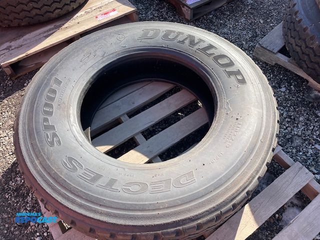 Lot 2-72680 - 1 Recapped Dunlop 11 R 22.5 tire.