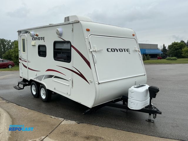 Lot 2-45630 - 2012 Sportsman Coach Coyote 20C Camper Travel Trailer
