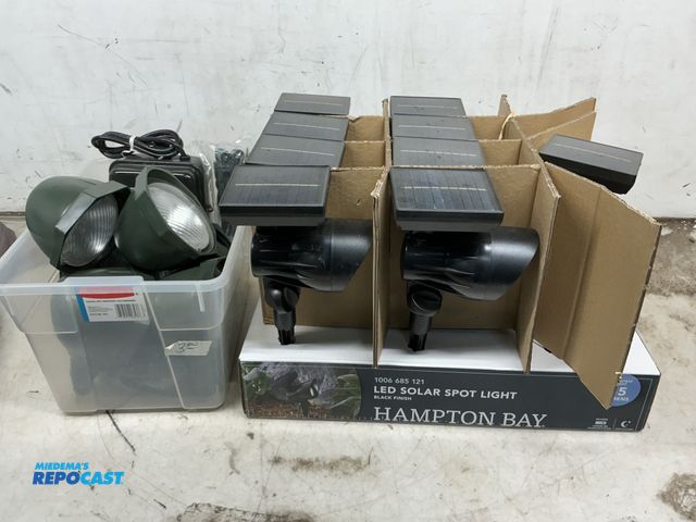 Lot 2-95977 - New Old Stock Solar Lights (9) and (6) Floodlight Set Never Used Includes Transformer, Timer, Wiring