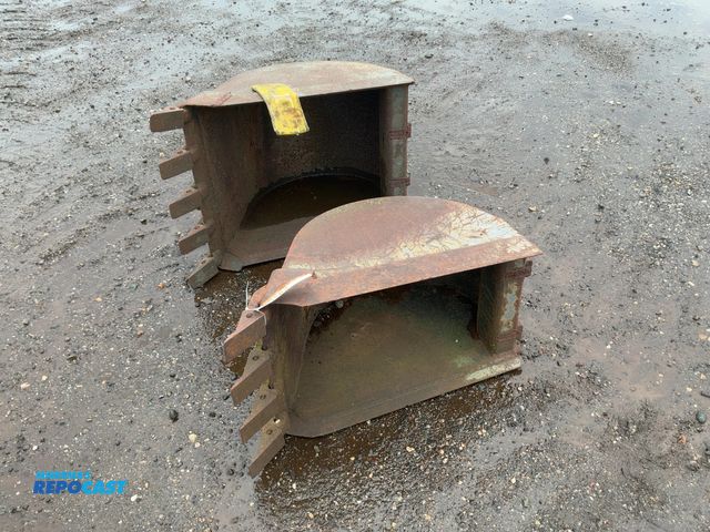 Lot 2-41562 - (2) Excavator Buckets with Teeth, mounting brackets torched off/missing, 18" and 24"