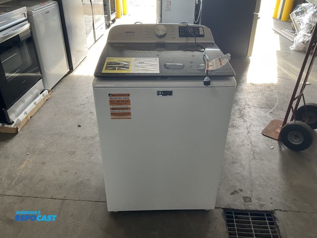 Lot 2-40456 - Scratch & Dent Maytag MTW6205RW1 Washer