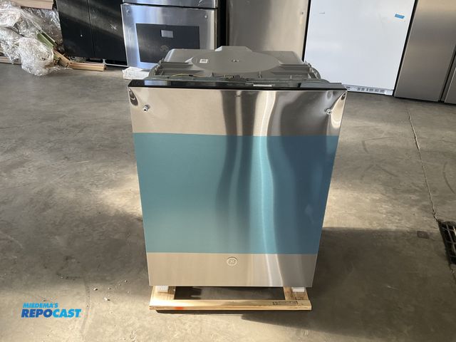 Lot 2-40429 - Scratch & Dent GE GDT585HYY0FS Dishwasher