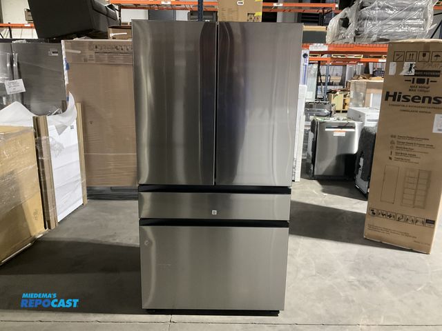 Lot 2-46400 - Scratch & Dent Samsung RF23BB8600QL Refrigerator/Freezer