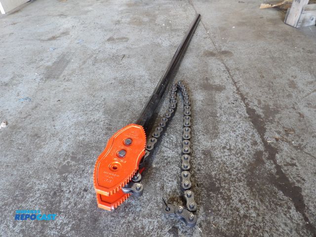 Lot 2-53981 - rigid chain tong, 55 1/2" chain lg., 64" handle lg., double end, 31.000lb breaking strength, for 12"...