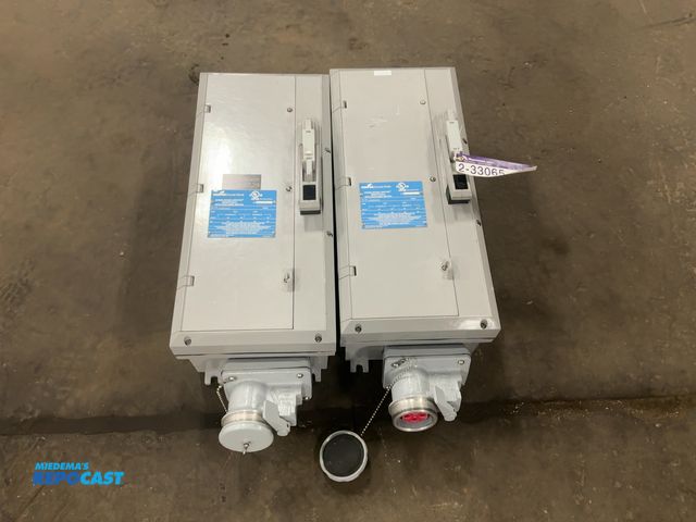 Lot 2-33065 - (2) Cooper Crouse-Hinds Interlocked Arktite Receptacles with Enclosed Switches, Cat. No. NSR6352, Mo...