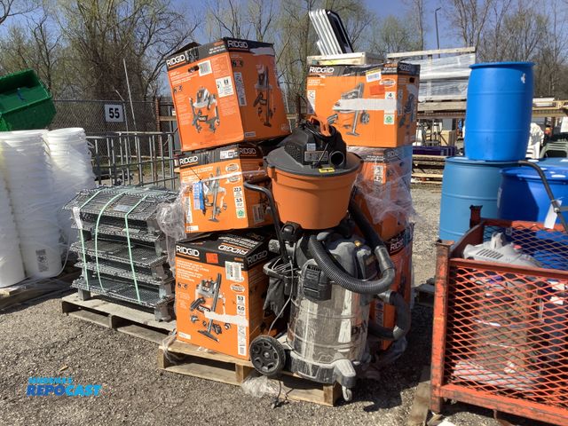 Lot 2-94964 - Pallet of Several Ridgid and DeWalt Wet/Dry Vacs for Parts (Most are incomplete, very little accesso...