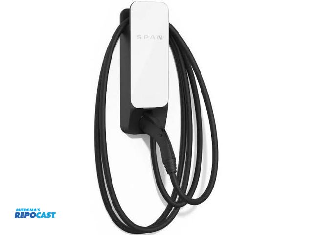 Lot 2-32424 - New SPAN Drive Model 1-01400-04 Level 2 EV Charging Station.