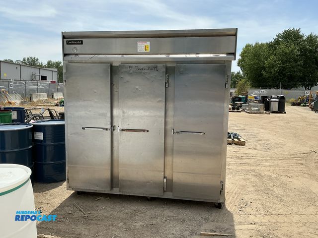 Lot 2-76874 - Continental 3R-R Commercial Refrigerator & Freezer