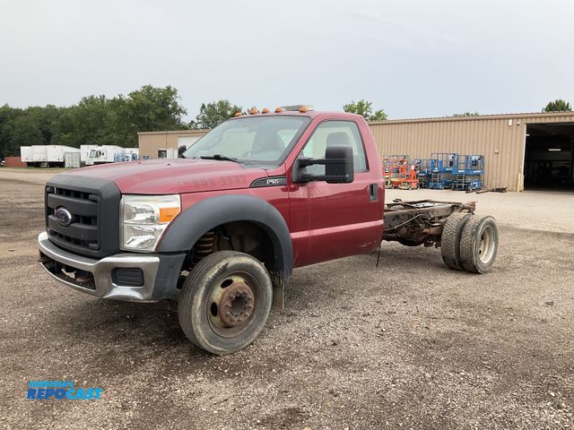 Lot 2-40851 - 2013 Ford F-550 Super Duty Cab and Chassis XL Regular Cab Pickup Truck RWD