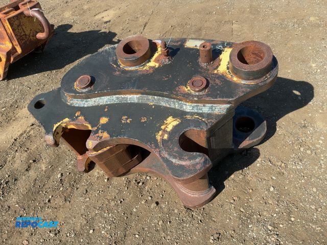 Lot 2-41447 - Hydraulic Quick Coupler Pin Grabber Attachment for Large Excavator, approx. 4-3/8" diameter pin hole...
