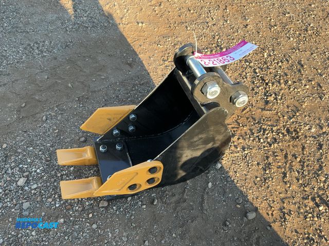 Lot 2-21863 - New 8" Bucket with Teeth for Chinese Mini Excavator