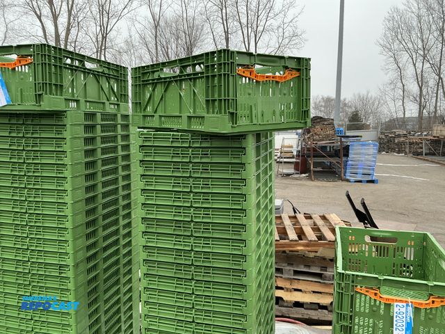 Lot 2-92033 - 39 Clever Box Stackable Plastic creates. Plastic Collapsible green storage crates
