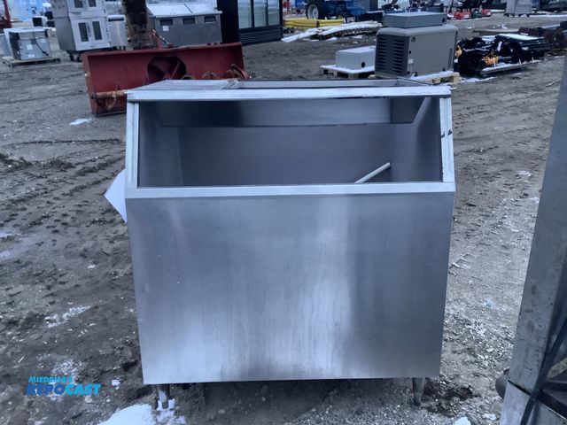 Lot 2-19415 - Manitowoc  C730S Cooler