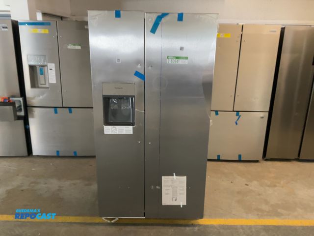 Lot 2-60941 - Scratch & Dent Frigidaire  FRSS2623ASN Refrigerator/Freezer
