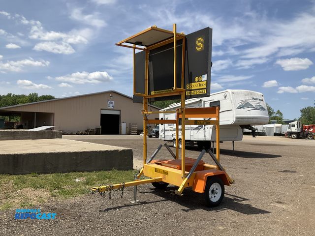 Lot 2-44710 - Solar Tech Silent Sentinel Arrow Board - will not power on/charge, manual winch to raise/lower the b...