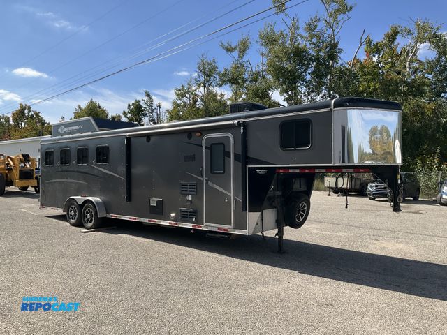 Lot 2-61259 - 2019 Bison M-7409TH 4 Horse Trailer with Living Quarters Camper Travel Trailer
