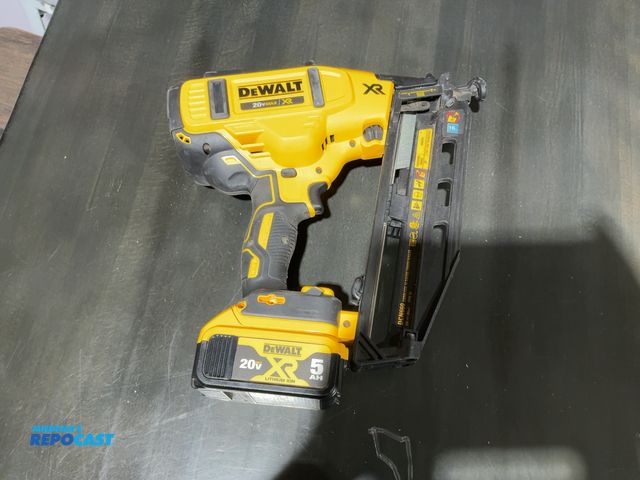 Lot 2-53617 - DeWalt DCN660 Cordless 16 Gauge Finish Nailer(DOBSON)