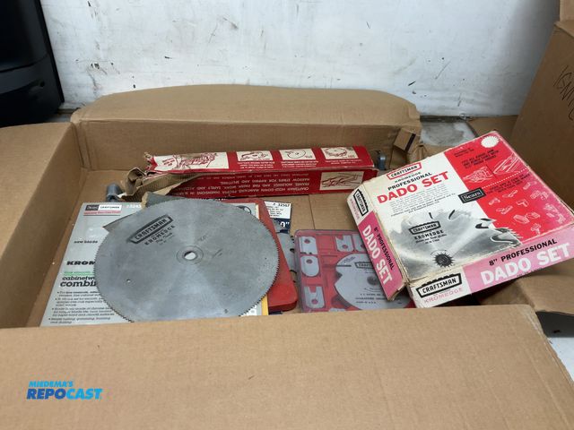 Lot 2-19719 - Lot of various Saw Blades and other tools parts