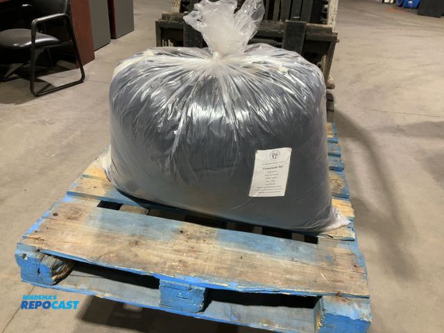 Lot 2-16628 - 1 New 6 Piece RV Bedding Set- 98”x102”