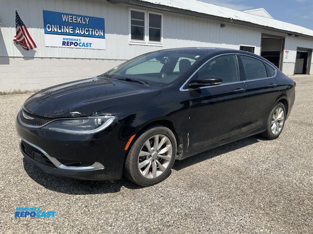 Lot 2-61781 - 2015 Chrysler 200 C Sedan FWD