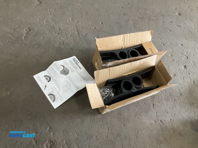 Lot 2-11173 - (2) Fleet Engineers SprayMate Fender mounting brackets, new/unused