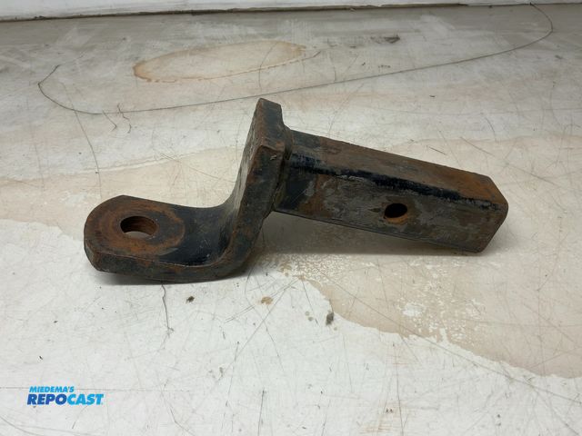 Lot 2-67526 - REESE automobile tow hitch, heavy duty, universal fitting, 4" drop step hitch made of boxed steel th...