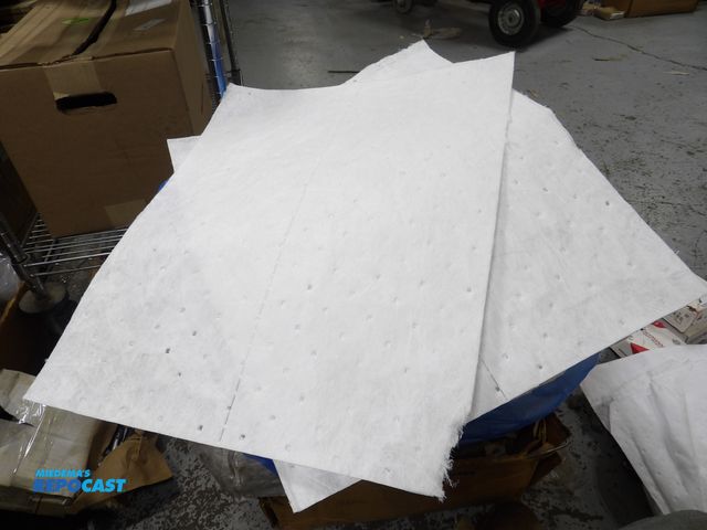 Lot 2-53954 - Lot of (200) SPC Brady absorbent pads 15" x 19"