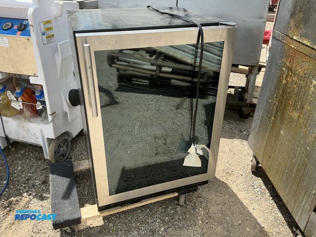Lot 2-96659 - Small refrigerator for beverages.