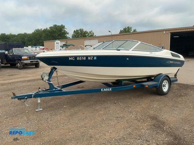 Lot 2-20452 - 1990 Chaparral 1900 SL 18'10" Open Bow Boat