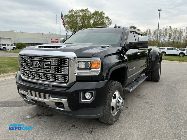 Lot 2-40772 - 2019 GMC Sierra 3500HD Denali Crew Cab Long Box Pickup Truck 4x4