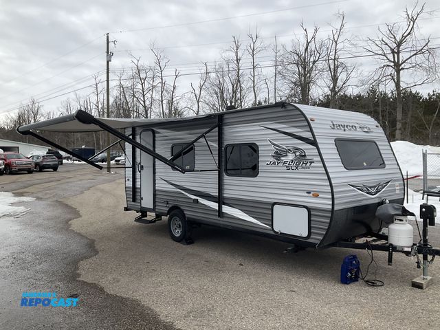 Lot 2-61091 - 2020 Jay Flight SLX 195RB Camper Travel Trailer