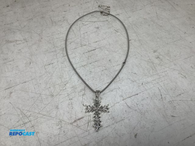 Lot 2-74099 - New Silver-toned gothic ornate floral-inspired designed cross necklace