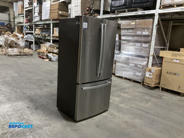 Lot 2-19638 - Scratch & Dent GE appliances  GWE19JYLGFFS Refrigerator/Freezer