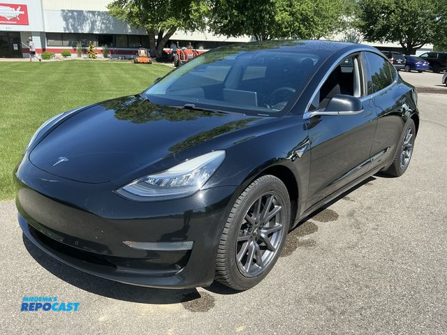 Lot 2-49693 - 2019 Tesla Model 3 Base Sedan AWD