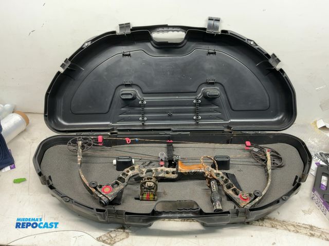 Lot 2-49888 - Mathews Solocam Bow in Plano Case(DOBSON)