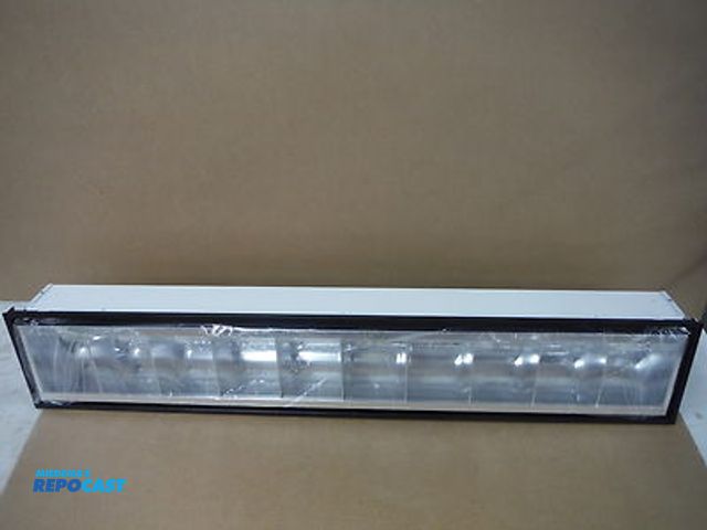 Lot 2-27578 - Skid lot of (5) Lithonia paramax ceiling lights 9PM0 G B 13210LSASY277TUBIHPGLRLPS