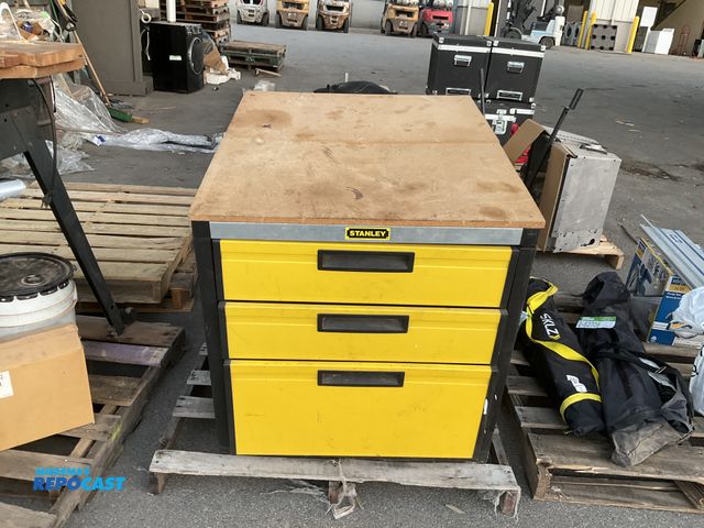 Lot 2-62696 - stanley rolling cabinet with drawers