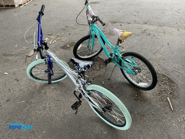 Lot 2-35459 - Lot of (2) SHWINN kids Bikes