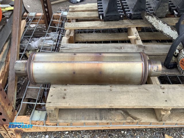 Lot 2-93414 - MBRP Catalytic Converter for Ford F150 and F250 Trucks