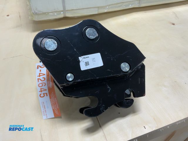 Lot 2-42645 - New SDLANCH Semi-Automatic Quick-Changer Coupler for Chinese Mini Excavator, Type IREAS, Manual Oper...