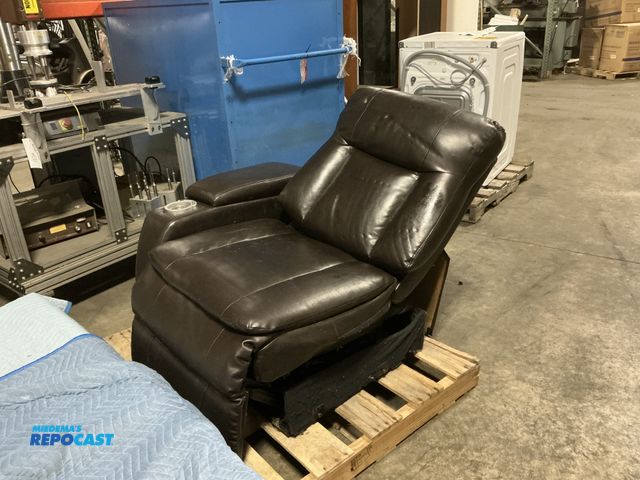 Lot 2-74585 - Brown leather reclining sectional piece