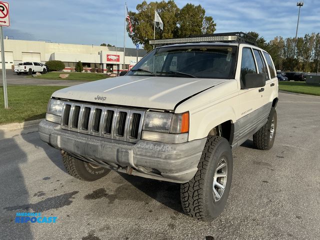 Lot 2-67207 - 1997 Jeep Grand Cherokee Laredo SUV 4x4