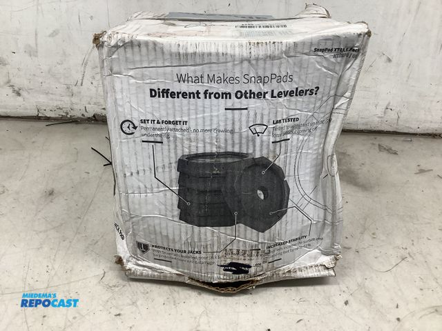 Lot 2-27637 - Snappad rv Jack pads